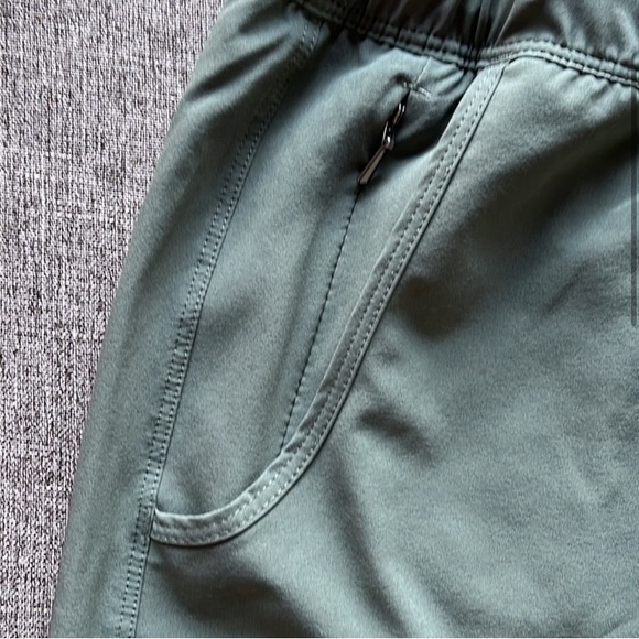 Patagonia Fleetwith Skort, Medium, Green. The cutest and comfiest skort. - Picture 2 of 4